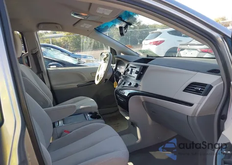 2012 Toyota Sienna Le V6 8 Passenger z USA, uszkodzony, nr VIN 5TDKK3DC2CS258692